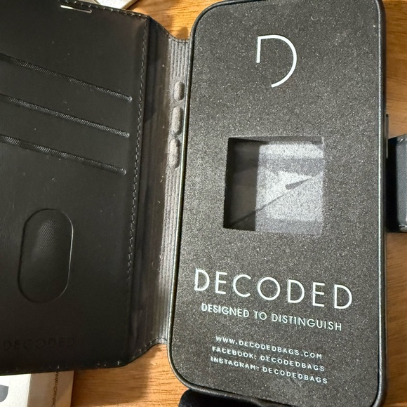 iPhone 15 Pro leather case - Picture 2 of 5